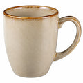 Mug en céramique beige avec reliefs